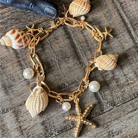 NEW Gold & Shell Gold Charm Bracelet - Picture 1 of 6